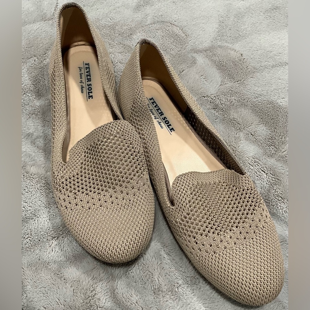 Fever sole beige sneakers for women, size 9(#04